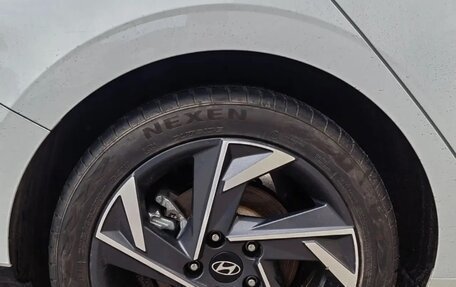Hyundai Elantra, 2023 год, 2 400 000 рублей, 10 фотография