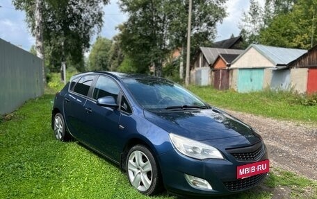 Opel Astra J, 2010 год, 720 000 рублей, 2 фотография