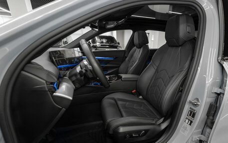 BMW 5 серия, 2025 год, 6 800 000 рублей, 9 фотография
