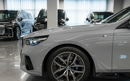 BMW 5 серия, 2025 год, 6 800 000 рублей, 28 фотография