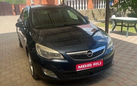 Opel Astra J, 2012 год, 660 000 рублей, 1 фотография