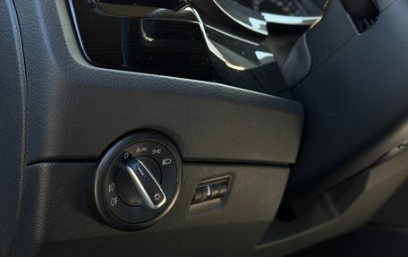 Volkswagen Multivan T6 рестайлинг, 2016 год, 4 600 000 рублей, 12 фотография