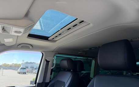 Volkswagen Multivan T6 рестайлинг, 2016 год, 4 600 000 рублей, 9 фотография