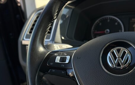 Volkswagen Multivan T6 рестайлинг, 2016 год, 4 600 000 рублей, 17 фотография