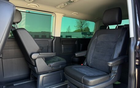 Volkswagen Multivan T6 рестайлинг, 2016 год, 4 600 000 рублей, 21 фотография