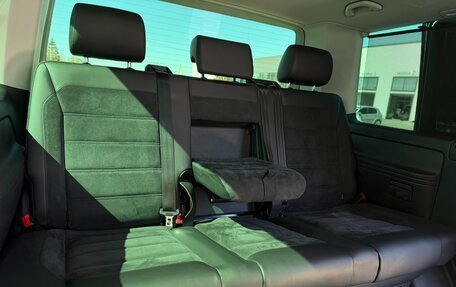 Volkswagen Multivan T6 рестайлинг, 2016 год, 4 600 000 рублей, 22 фотография