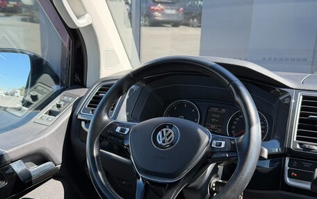 Volkswagen Multivan T6 рестайлинг, 2016 год, 4 600 000 рублей, 26 фотография