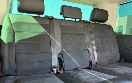 Volkswagen Multivan T6 рестайлинг, 2016 год, 4 600 000 рублей, 30 фотография