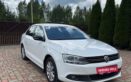 Volkswagen Jetta VI, 2013 год, 850 000 рублей, 2 фотография