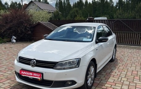 Volkswagen Jetta VI, 2013 год, 850 000 рублей, 8 фотография