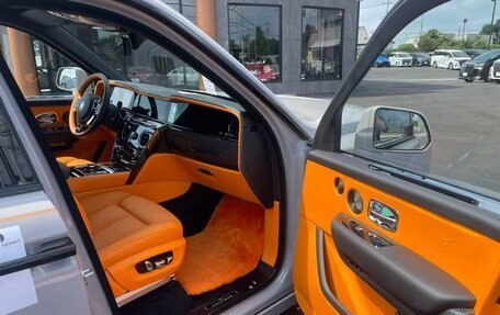 Rolls-Royce Cullinan, 2025 год, 45 500 000 рублей, 21 фотография