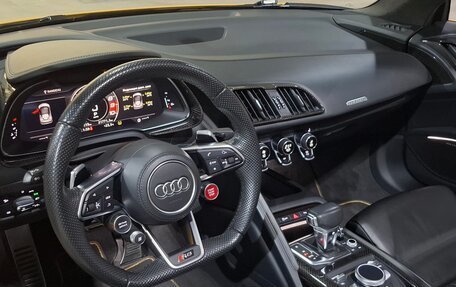 Audi R8, 2019 год, 16 990 000 рублей, 13 фотография