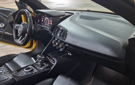 Audi R8, 2019 год, 16 990 000 рублей, 14 фотография