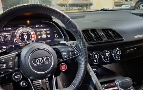Audi R8, 2019 год, 16 990 000 рублей, 18 фотография