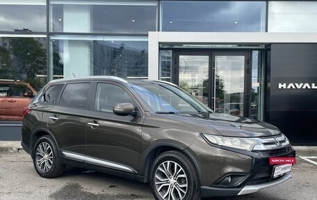 Mitsubishi Outlander III рестайлинг 3, 2015 год, 1 569 000 рублей, 3 фотография