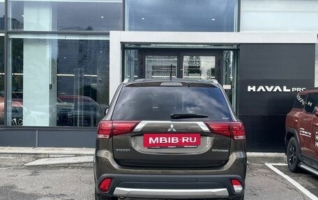 Mitsubishi Outlander III рестайлинг 3, 2015 год, 1 569 000 рублей, 6 фотография