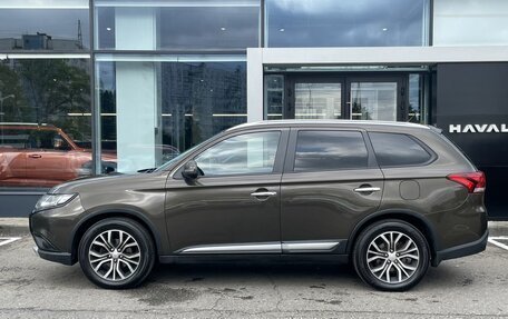 Mitsubishi Outlander III рестайлинг 3, 2015 год, 1 569 000 рублей, 8 фотография