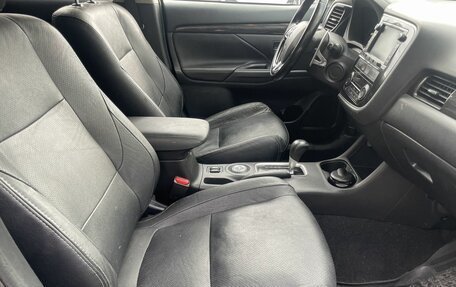 Mitsubishi Outlander III рестайлинг 3, 2015 год, 1 569 000 рублей, 9 фотография