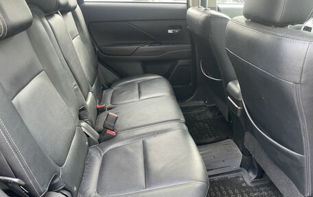 Mitsubishi Outlander III рестайлинг 3, 2015 год, 1 569 000 рублей, 11 фотография