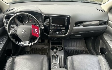 Mitsubishi Outlander III рестайлинг 3, 2015 год, 1 569 000 рублей, 10 фотография