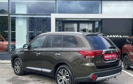 Mitsubishi Outlander III рестайлинг 3, 2015 год, 1 569 000 рублей, 7 фотография