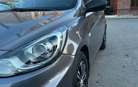 Hyundai Solaris II рестайлинг, 2011 год, 850 000 рублей, 4 фотография