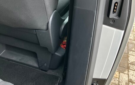 Volkswagen Caravelle T6 рестайлинг, 2018 год, 3 500 000 рублей, 13 фотография