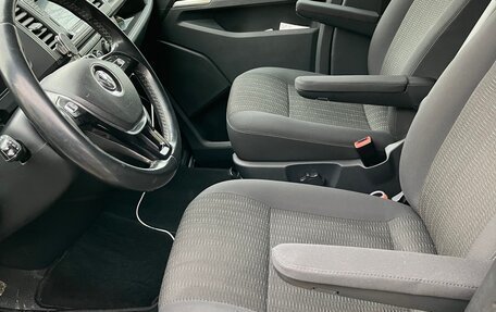 Volkswagen Caravelle T6 рестайлинг, 2018 год, 3 500 000 рублей, 23 фотография