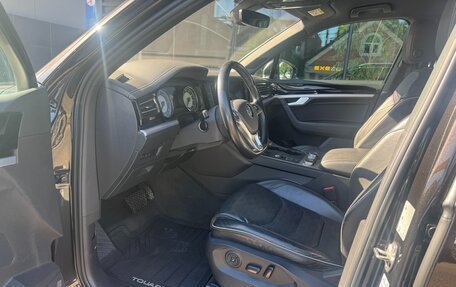 Volkswagen Touareg III, 2019 год, 4 200 000 рублей, 10 фотография
