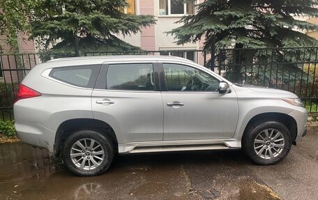 Mitsubishi Pajero Sport III рестайлинг, 2017 год, 2 900 000 рублей, 2 фотография
