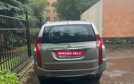 Mitsubishi Pajero Sport III рестайлинг, 2017 год, 2 900 000 рублей, 3 фотография