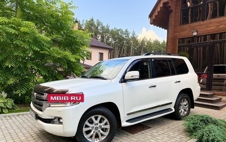 Toyota Land Cruiser 200, 2018 год, 7 400 000 рублей, 4 фотография