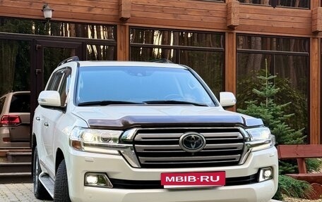 Toyota Land Cruiser 200, 2018 год, 7 400 000 рублей, 3 фотография