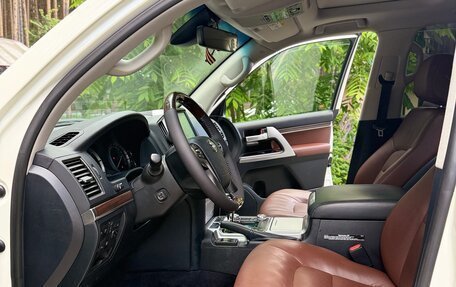 Toyota Land Cruiser 200, 2018 год, 7 400 000 рублей, 10 фотография