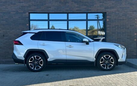 Toyota RAV4, 2022 год, 3 100 000 рублей, 5 фотография