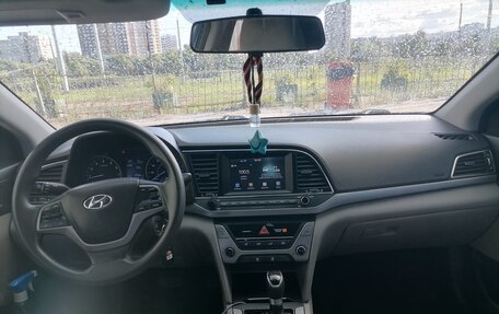 Hyundai Elantra VI рестайлинг, 2016 год, 1 200 000 рублей, 7 фотография