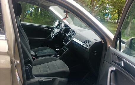Volkswagen Tiguan II, 2018 год, 2 050 000 рублей, 13 фотография