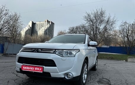 Mitsubishi Outlander III рестайлинг 3, 2012 год, 1 380 000 рублей, 1 фотография