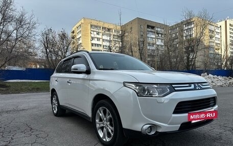 Mitsubishi Outlander III рестайлинг 3, 2012 год, 1 380 000 рублей, 2 фотография