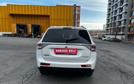 Mitsubishi Outlander III рестайлинг 3, 2012 год, 1 380 000 рублей, 10 фотография