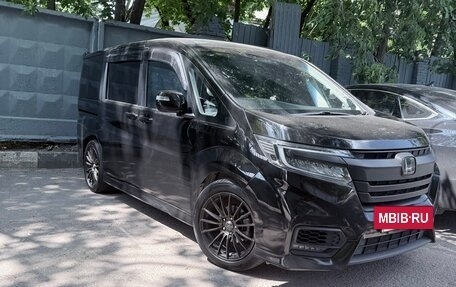 Honda Stepwgn IV, 2017 год, 2 350 000 рублей, 6 фотография