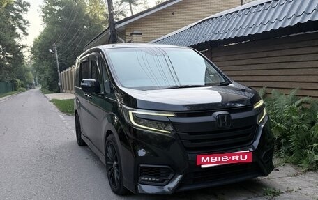 Honda Stepwgn IV, 2017 год, 2 350 000 рублей, 4 фотография