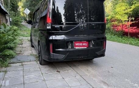 Honda Stepwgn IV, 2017 год, 2 350 000 рублей, 3 фотография