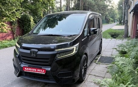Honda Stepwgn IV, 2017 год, 2 350 000 рублей, 2 фотография