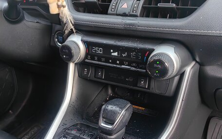 Toyota RAV4, 2021 год, 2 222 222 рублей, 3 фотография