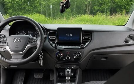Hyundai Solaris II рестайлинг, 2021 год, 1 600 000 рублей, 10 фотография