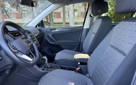 Volkswagen Tiguan II, 2022 год, 2 342 000 рублей, 10 фотография