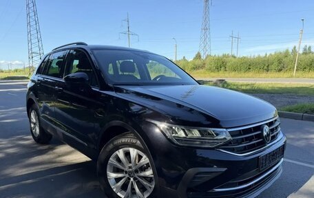 Volkswagen Tiguan II, 2022 год, 2 342 000 рублей, 3 фотография