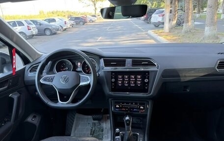 Volkswagen Tiguan II, 2022 год, 2 342 000 рублей, 17 фотография