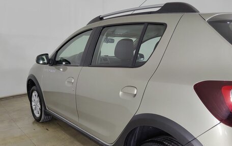 Renault Sandero II рестайлинг, 2015 год, 899 000 рублей, 23 фотография